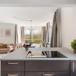 Charm 1 - Chic 2-bdr With Shared Garden