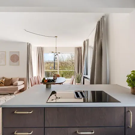 Charm 1 - Chic 2-bdr With Shared Garden