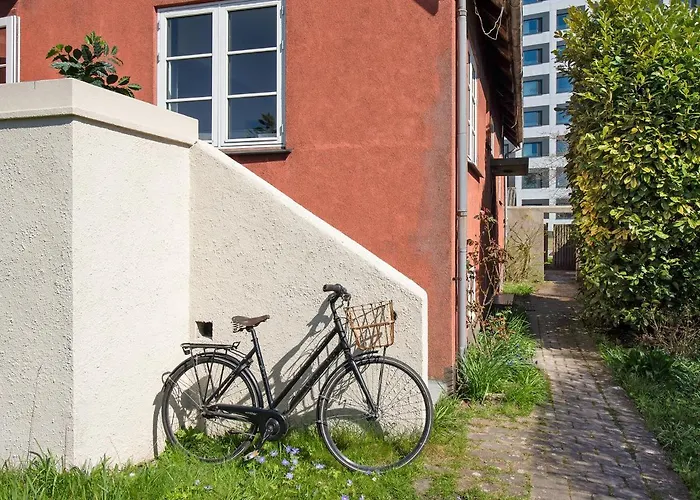 Charm 1 - Chic 2-bdr With Shared Garden *