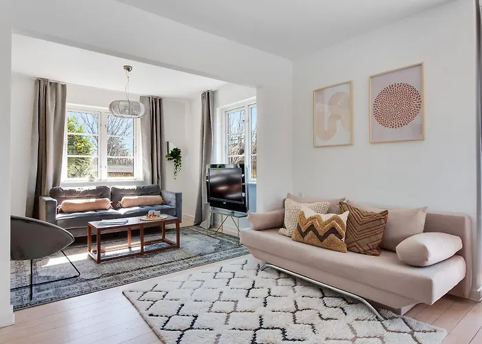 Charm 1 - Chic 2-bdr With Shared Garden Apartmán