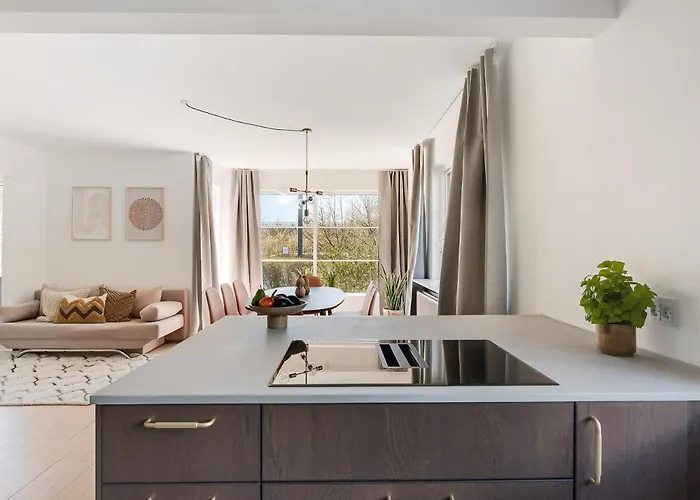 Charm 1 - Chic 2-bdr With Shared Garden