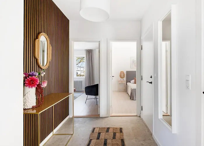 Apartment Charm 1 - Chic 2-bdr With Shared Garden *