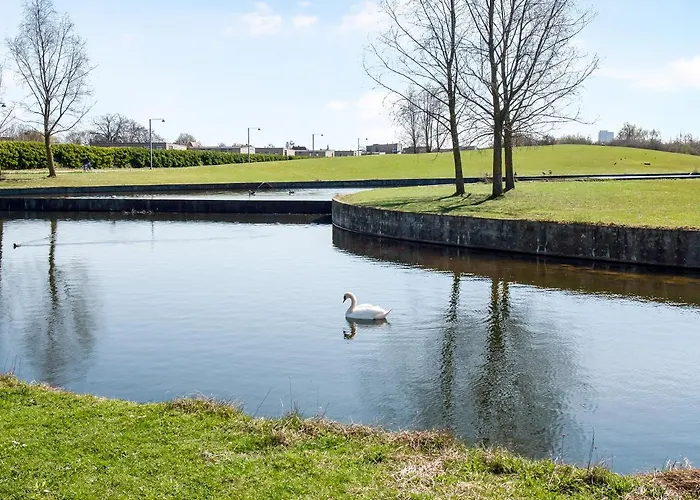 Apartment Charm 1 - Chic 2-bdr With Shared Garden *