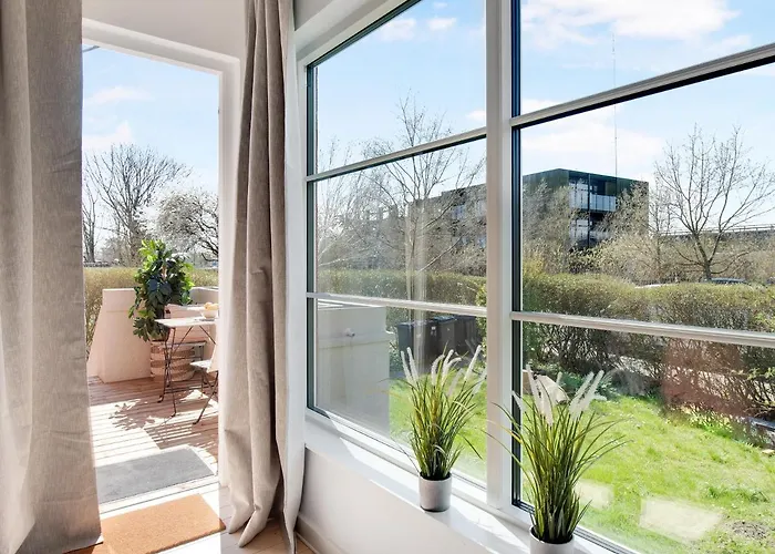 Charm 1 - Chic 2-bdr With Shared Garden Apartment *