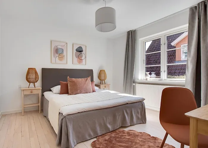 Apartment Charm 1 - Chic 2-bdr With Shared Garden Copenhagen