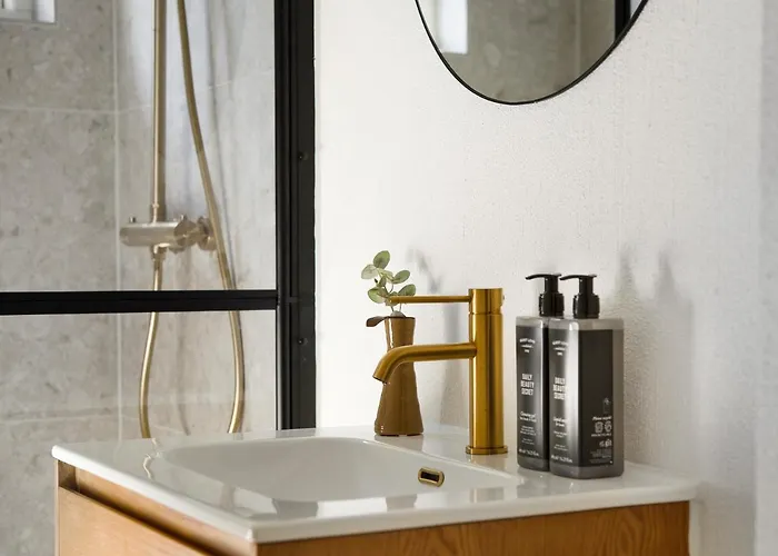 Charm 1 - Chic 2-bdr With Shared Garden Apartmán *