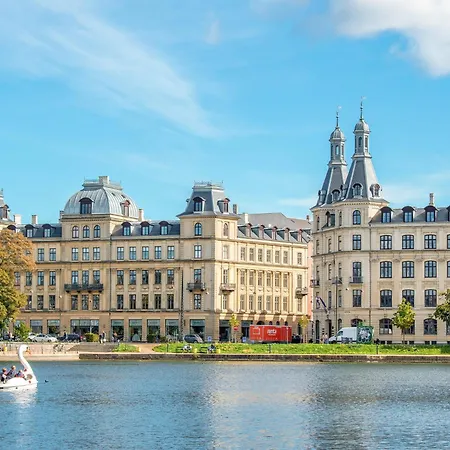 Charm 1 - Chic 2-bdr With Shared Garden