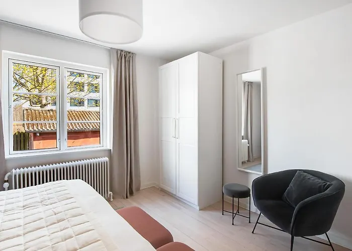 Charm 1 - Chic 2-bdr With Shared Garden * Копенгаген