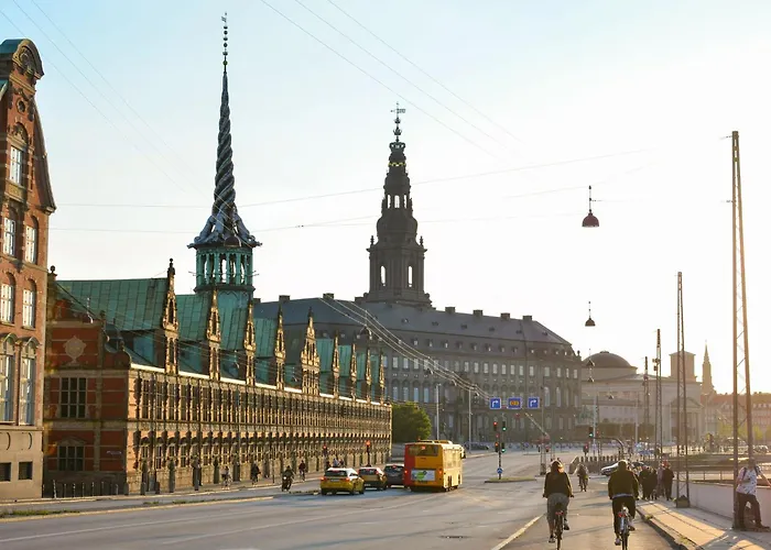 Charm 1 - Chic 2-bdr With Shared Garden Апартаменты *