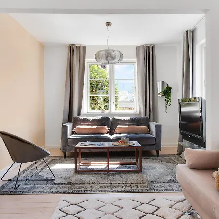 Sanders Charm - Endearing Two-bedroom With Shared Garden Apartamento